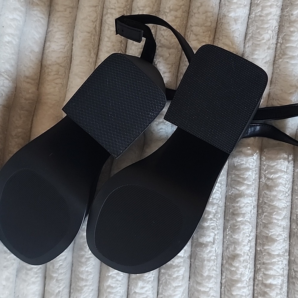 Steve Madden Black Chunky Platform Heel Sandals NWOB - Picture 4 of 4
